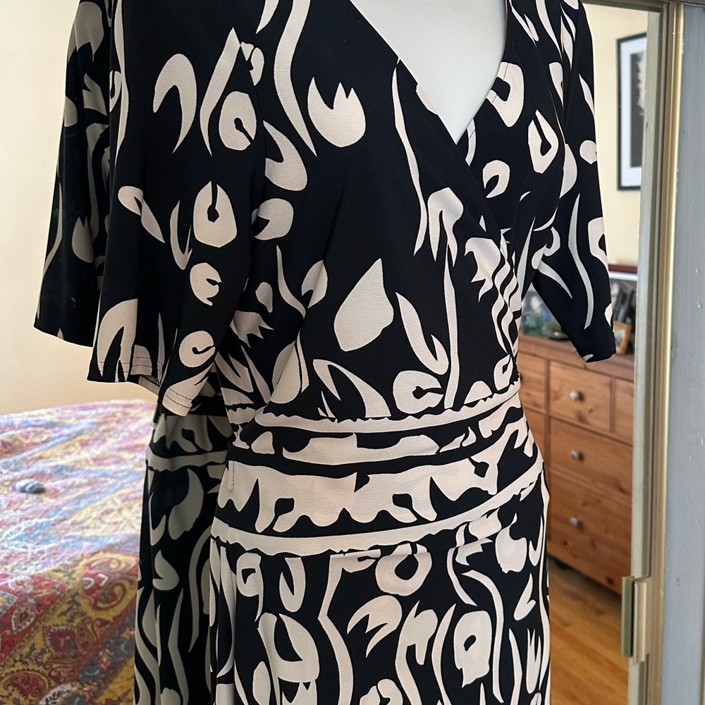 Jones New York Abstract Black and Cream Midi Dress